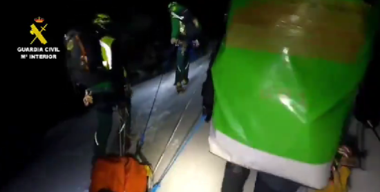 Un fallecido al caer 70 metros por un tajo en Sierra Nevada Un fallecido al caer 70 metros por un tajo en Sierra Nevada. Imagen: https://twitter.com/guardiacivil