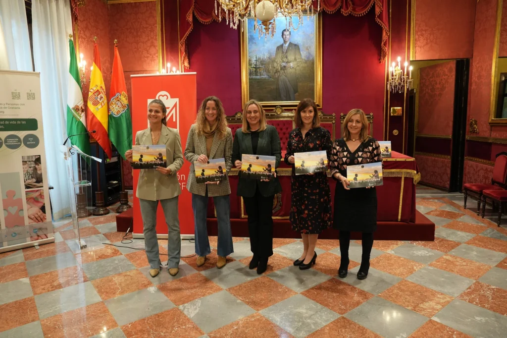 El Granada Femenino protagoniza el calendario de la Asociación Mírame El Granada Femenino protagoniza el calendario de la Asociación Mírame. Imagen: www.granadacf.es