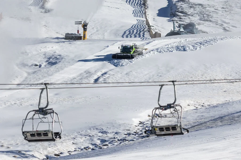 Sierra Nevada inaugura temporada con actividades en la nieve y esquí de iniciación. Imagen: https://sierranevada.es/
