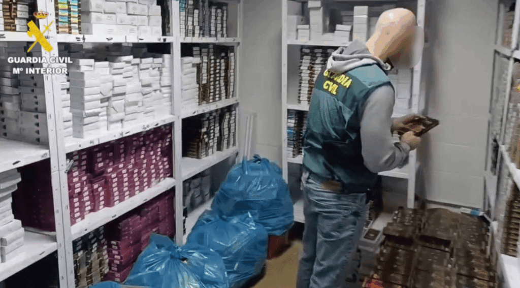 Operación de la Guardia Civil en un polígono industrial de Ogíjares - Imagen: GUARDIA CIVIL