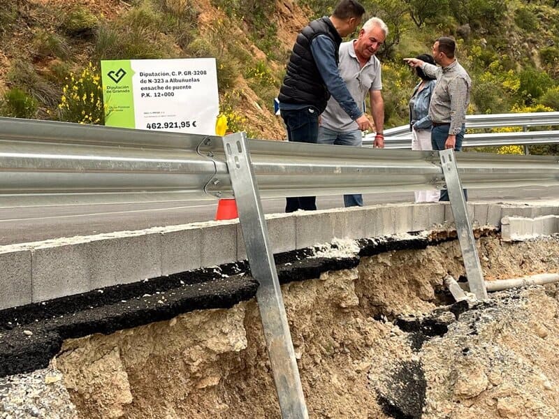 PSOE urge al PP en Diputación una solución a los desperfectos en el acceso a Albuñuelas PSOE urge al PP en Diputación una solución a los desperfectos en el acceso a Albuñuelas. Imagen: PSOE Granada