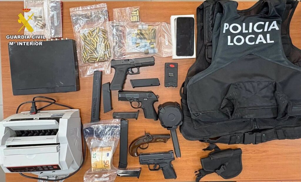 Un detenido en Ogíjares por tenencia ilícita de armas y cultivo de drogas. Imagen: Guardia Civil