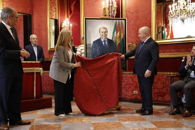 El Ayuntamiento incorpora el retrato de Torres Hurtado a la Galería de los Alcaldes El Ayuntamiento incorpora el retrato de José Torres Hurtado a la Galería de los Alcaldes. Imagen: https://x.com/marifrangr