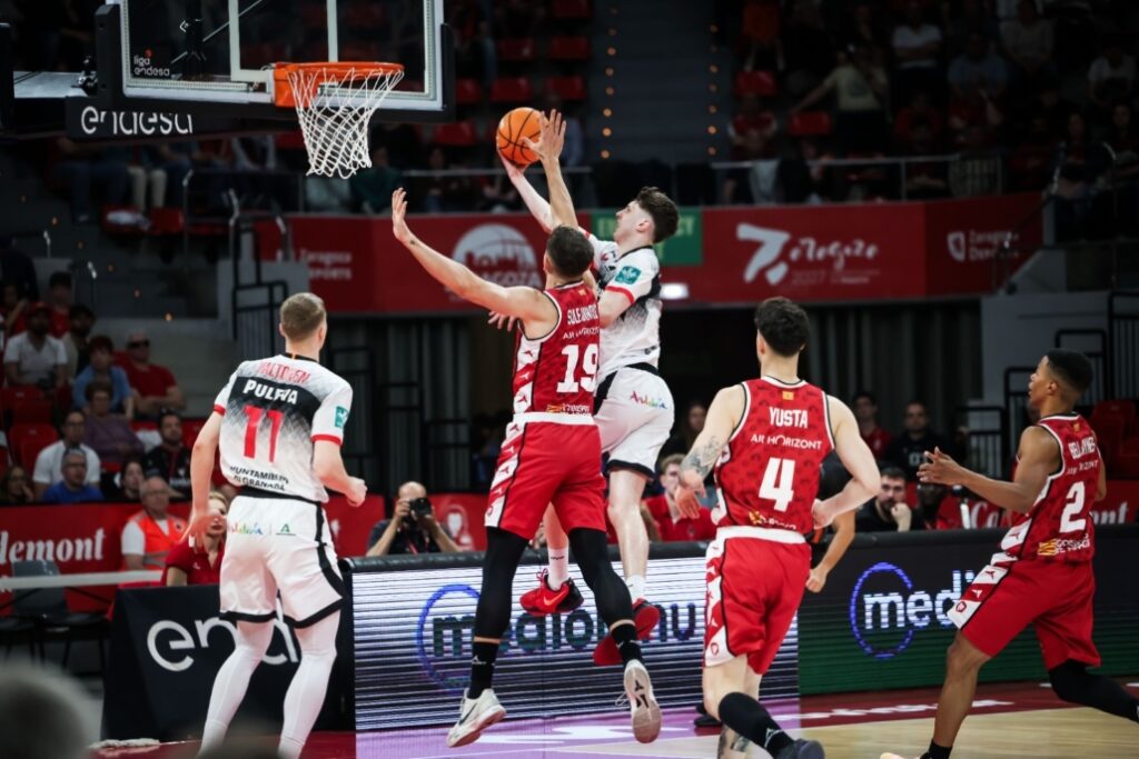 Victoria del Coviran Granada para seguir vivo en la Liga Endesa. Imagen: https://fundacioncbgranada.es/