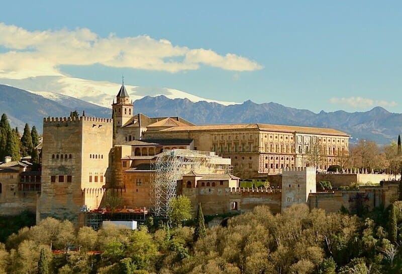 Los niveles de polen en Granada se encuentran en valores bajos y no se espera que asciendan Panorámica de Granada. Imagen: Unsplash