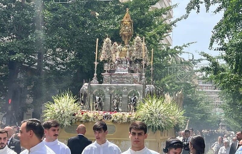 Granada celebra un Corpus Christi marcado por el regreso de los seises tras décadas de ausencia Imagenes de la procesión del Corpus Christi por las calles de la capital granadina. - AYUNTAMIENTO DE GRANADA