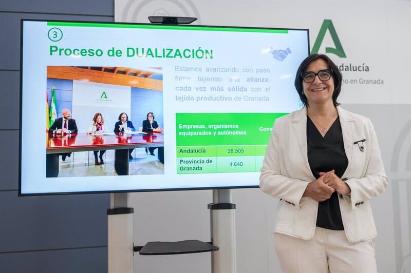 La Junta oferta 16.664 plazas de FP para el próximo curso en Granada La delegada de Desarrollo Educativo y Formación Profesional de la Junta en Granada, María José Martín - JUNTA