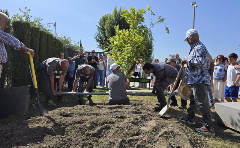 El Clínico planta un granado en homenaje a los donantes de órganos y tejidos Granado en homenaje a los donantes y sus familiares - CLÍNICO SAN CECILIO