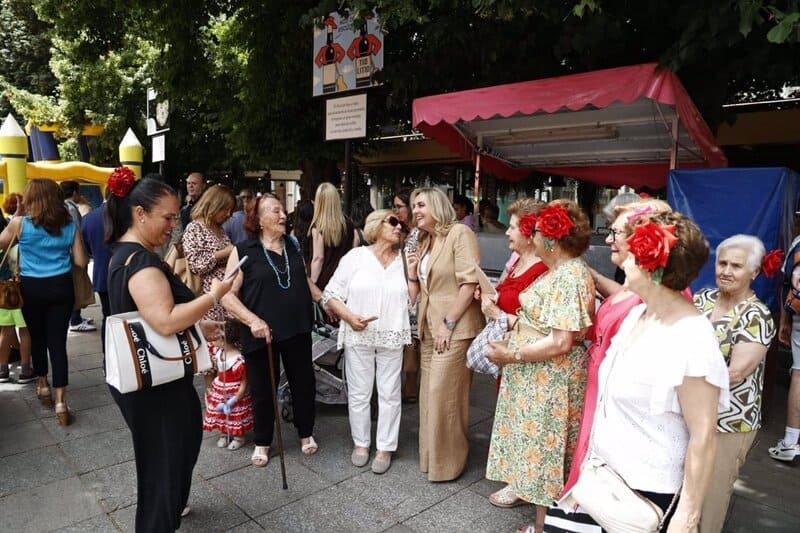 La alcaldesa de Granada inaugura la exposición de las carocas, «esa ‘malafollá’ tan nuestra» Inauguración de las carocas con la alcaldesa de Granada, Marifrán Carazo - Imagen: https://x.com/marifrangr