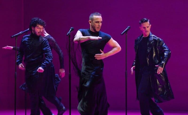 Manuel Liñán actuará en el Generalife el próximo viernes con su obra ‘Muerta de amor’ Imagen de la obra 'Muerta de amor' de Manuel Liñán sobre el escenario. - ANA YÑÁÑEZ