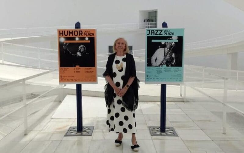 La presidenta de CajaGranada Fundación, María Elena Martín-Vivaldi Caballero, durante la presentación de los ciclos veraniegos en la Plaza de las Culturas. Imagen: Fundación CajaGranada