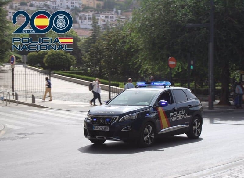 Identificados tres presuntos autores de un robo violento en pleno centro de Granada Patrulla de la Policía Nacional - POLICÍA NACIONAL