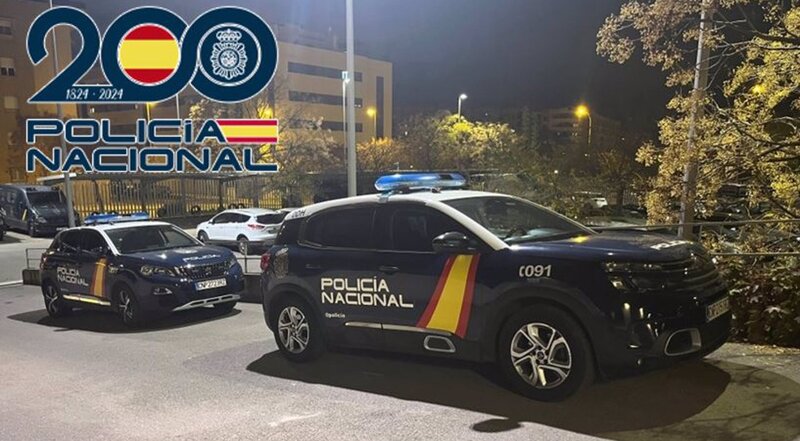 Detenido el director de un centro musical investigado por supuestos tocamientos a una alumna menor de edad Coches patrulla de la Policía Nacional, en imagen de archivo - POLICÍA NACIONAL EN GRANADA - Archivo