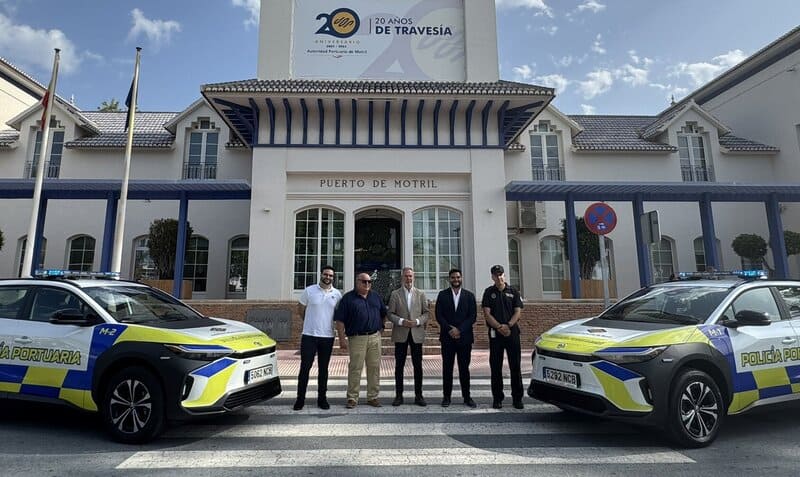 El Puerto de Motril incorpora dos vehículos eléctricos para la Policía Portuaria Presentación de los nuevos vehículos eléctricos. Imagen: Autoridad Portuaria de Motril