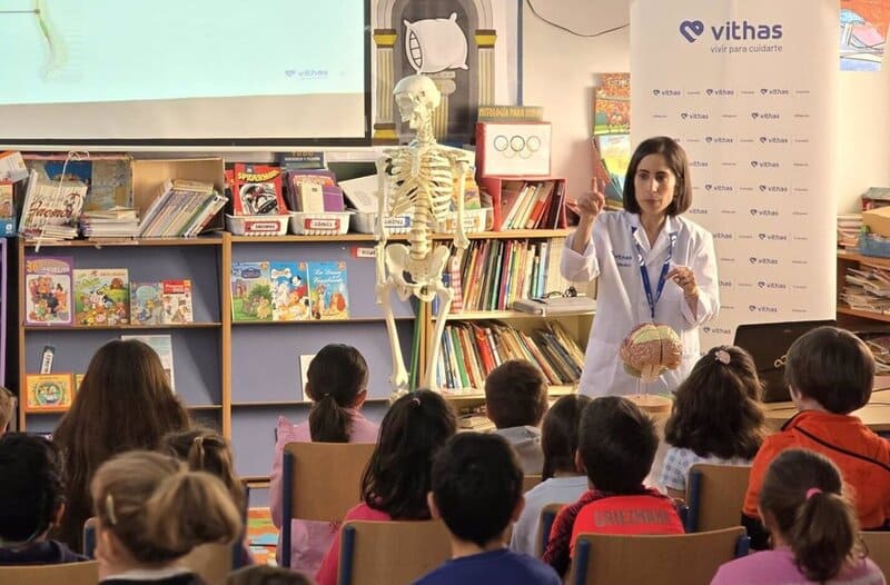 Vithas Aula Salud Colegios acerca las claves del cerebro a 300 alumnos de Granada Actividad en el CEIP La Almohada de Belicena - VITHAS