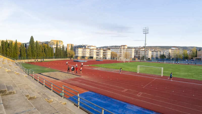 Granada invierte 350.000 euros para poner a punto 27 espacios deportivos Granada pone a punto 27 espacios deportivos con una inversión de 350.000 euros. Imagen: Concejalía de Deportes del Ayuntamiento de Granada