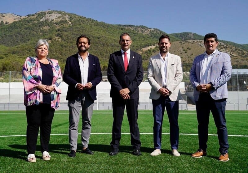 La Junta invierte 200.000 euros en la remodelación del campo de fútbol de Alomartes La Junta invierte 200.000 euros en la remodelación del campo de fútbol de la localidad granadina de Alomartes. - JUNTA DE ANDALUCÍA
