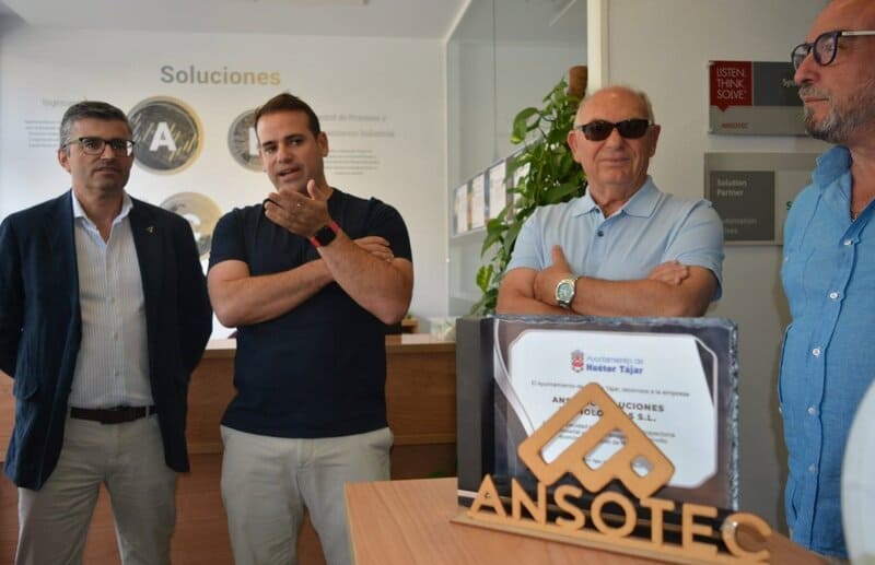 La Consejería de Empleo reivindica 24,9 millones de inyección en pymes granadinas Visita del delegado de Empleo de la Junta en Granada, Javier Martín Cañizares, a la empresa Ansotec. - JUNTA DE ANDALUCÍA