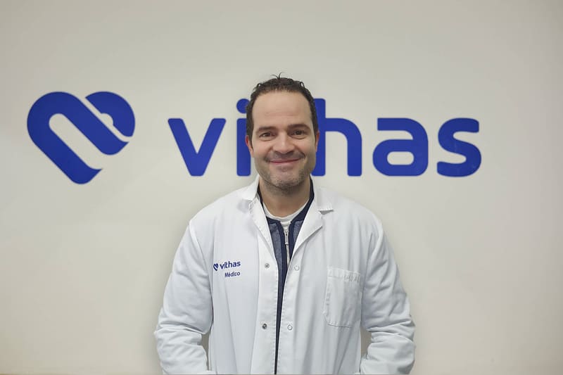 Vithas Andalucía pone el foco en la microbiota como aliada clave para la salud integral Dr. Rafael Mayorgas, alergólogo responsable de la consulta de microbiota en el Hospital Vithas Granada. Imagen: GRXactualidad