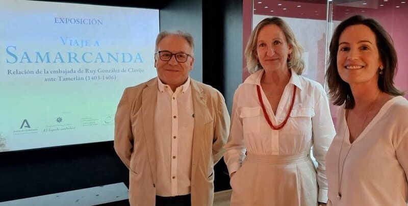 El Legado Andalusí revive la historia medieval castellana con la exposición «Viaje a Samarcanda» Inauguración de la muestra con la secretaria general de Patrimonio Histórico y Documental de la Junta, Mar Sánchez Estrella, junto a la directora gerente de la Fundación El Legado Andalusí, Concha de Santa Ana. - JUNTA