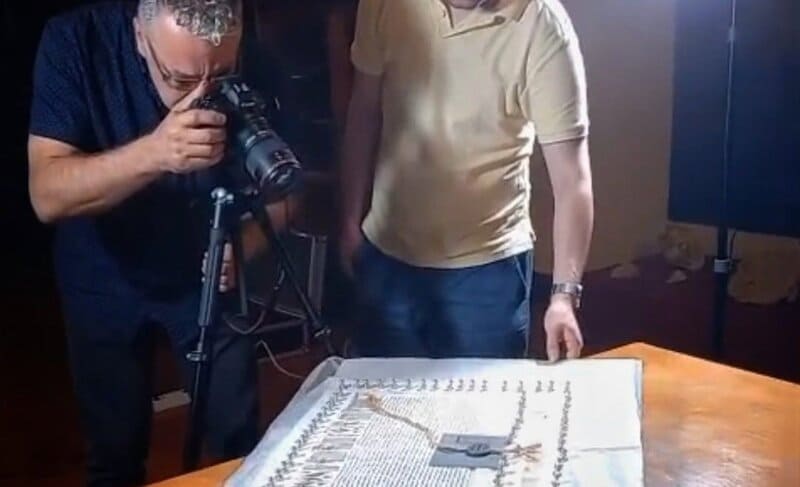 La bula que dio origen a la UGR se conserva en excelente estado y ya cuenta con copia digital Tareas de digitalización de la bula papal - UGR