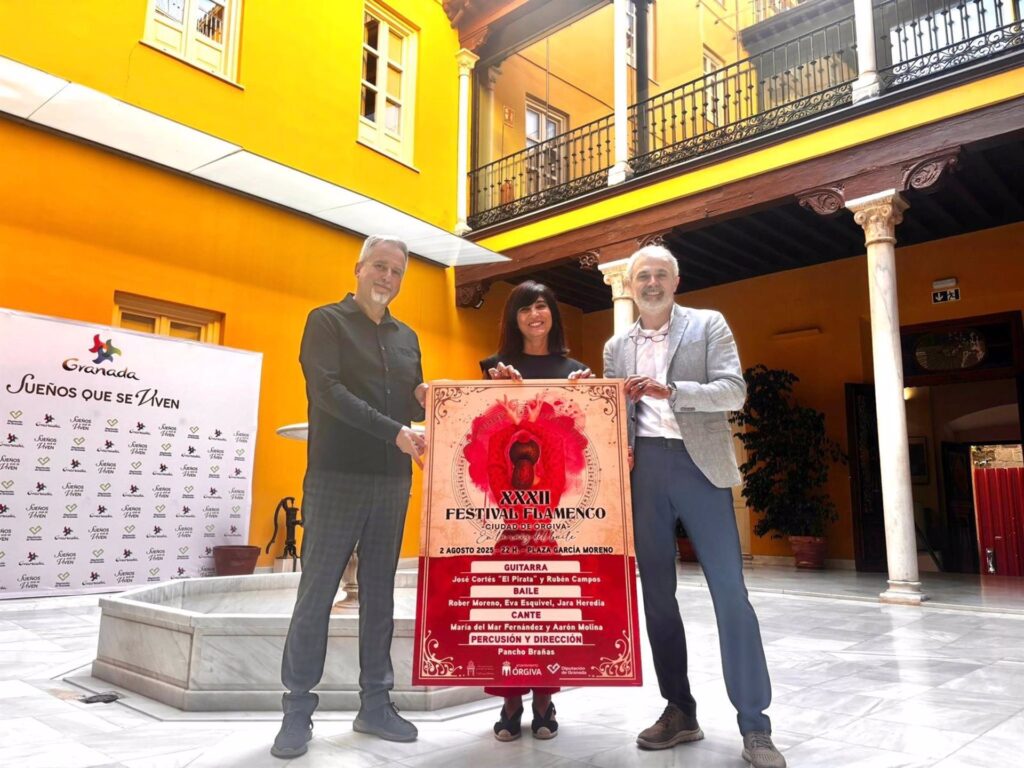 La diputada de Cultura y Educación del Ayuntamiento de Órgiva, Pilar Caracuel, y el alcalde de la localidad, Raúl Orellana presentan el cartel de la XXII edición de su Festival Flamenco. - DIPUTACIÓN DE GRANADA