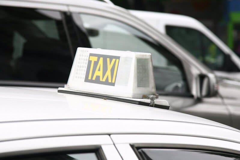 Detienen a un taxista en Granada por una presunta agresión sexual a una joven clienta Archivo - Imagen de archivo de taxi. - EUROPA PRESS - Archivo