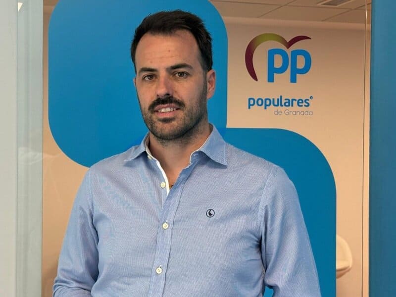 El PP critica que Benalúa «lleva diez años sin presentar las cuentas municipales ante la Cámara de Cuentas» El portavoz del PP en el Ayuntamiento de Benalúa, Arturo Vergara - PP