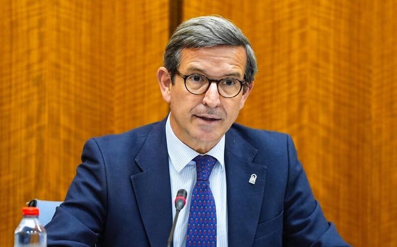 Archivo - El consejero de Industria, Energía y Minas, Jorge Paradela, en comisión parlamentaria - JOAQUÍN CORCHERO/EUROPA PRESS - Archivo