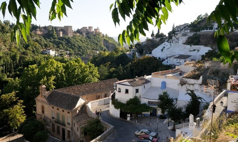 Los Premios Prestigio Turístico de Granada reconocerán el 29 de julio a los líderes del turismo local Panorámica de Granada desde la Chumbera, lugar en el que se celebrará la entrega de los Premios Prestigio Turístico de Granada. Imagen: https://turismo.granada.org/