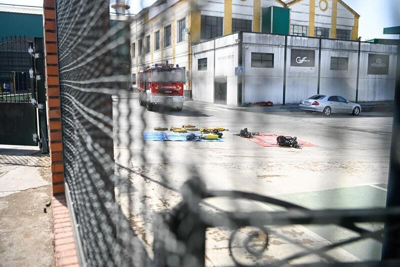 Pinos Puente decreta tres días de luto por la muerte de dos trabajadores tras un incendio en una nave de aceite. Imagen: GPMEDIA