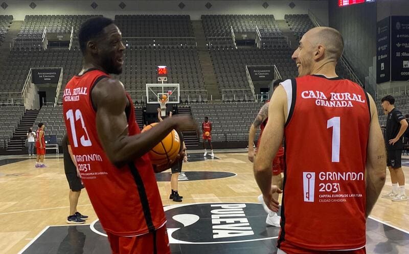 El Coviran Granada realiza su primer entrenamiento de la pretemporada en el Palacio de Deportes Primera sesión de entrenamiento de la pretemporada del Coviran en el Palacio de Deportes. Imagen: Esther Falcón