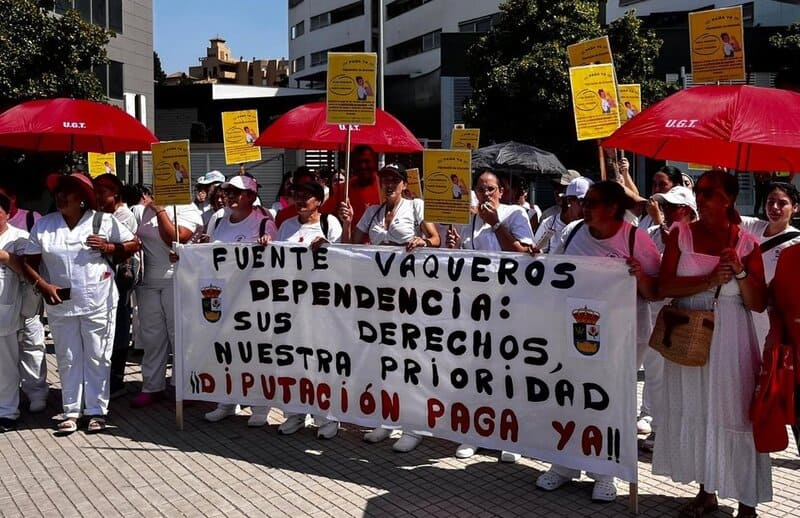 UGT pide garantizar la estabilidad económica de las trabajadoras de ayuda a domicilio ante impagos Concentración de trabajadoras de ayuda a domicilio. - UGT GRANADA