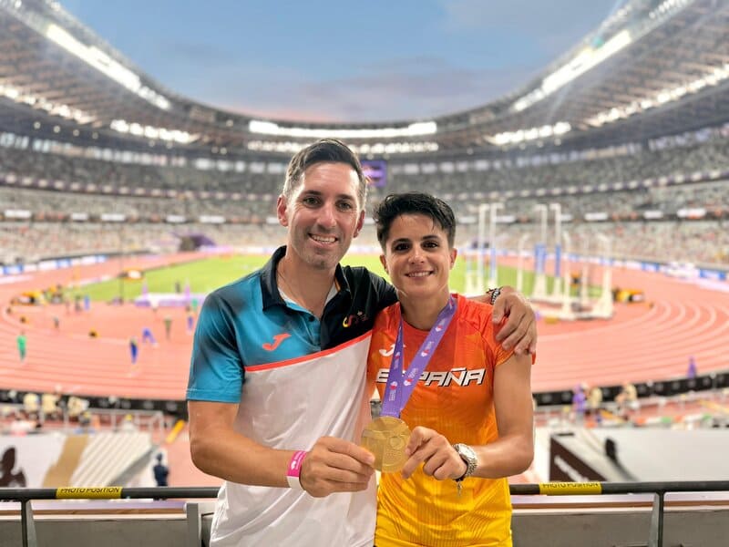 Granada se suma a Orce y Guadix para solicitar el Premio Princesa de Asturias para María Pérez María Pérez posa junto a su entrenador, Jacinto Garzón. Imagen: Perfil en X de la Federación Española de Atletismo