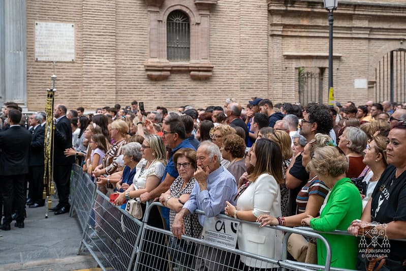 Miles de granadinos han arropado a su patrona en la procesión de la Virgen de las Angustias. Imagen: Archidiócesis de Granada / https://archidiocesisgranada.es/