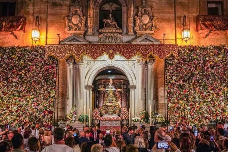 Miles de fieles participarán en la 43ª Ofrenda Floral y Solidaria en la Carrera de la Virgen Miles de fieles participarán en la 43ª Ofrenda Floral - Granada Hoy