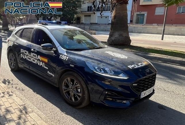 Dos detenidos en Granada por un robar un collar de oro a una mujer con el método del tirón Patrulla de la Policía Nacional. Imagen: Policía Nacional