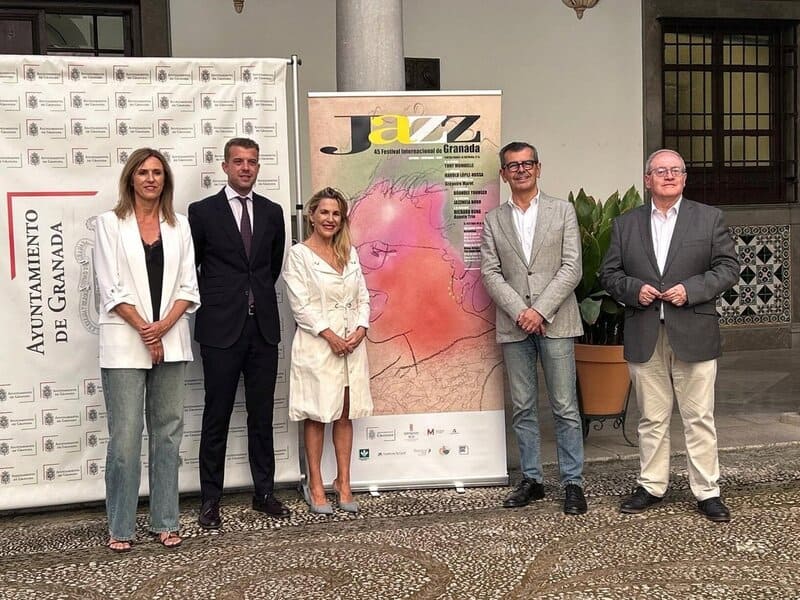 Un bono cultural permitirá a menores de 18 disfrutar del Festival Internacional de Jazz Presentación de la 45 edición del Festival Internacional de Jazz de Granada. - AYUNTAMIENTO DE GRANADA