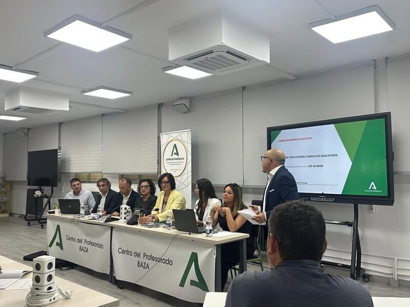 La Inspección Educativa estrena plan de supervisión y atención a la diversidad en Baza y Huéscar La Junta refuerza la colaboración con los equipos directivos de los centros de Baza y Huéscar. - JUNTA DE ANDALUCÍA