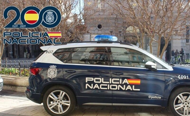 Detenido un joven de 25 años por robar en una furgoneta en el distrito Norte Coche patrulla de la Policía Nacional - POLICÍA NACIONAL