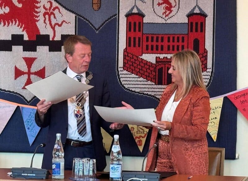 a alcaldesa de Granada, Marifrán Carazo, ha participado en la formalización del hermanamiento con Remscheid
- AYUNTAMIENTO DE GRANADA