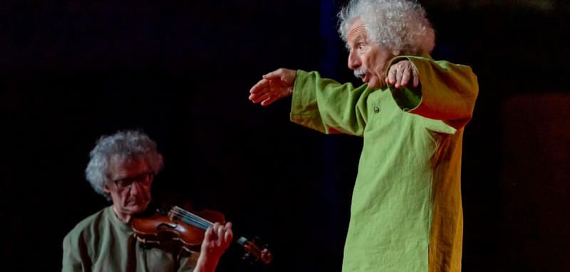 Iconos o la exploración del destino - Teatro Isabel la Católica Web