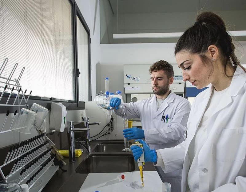 La UGR afianza su liderazgo en investigación en Andalucía al captar 5,8 millones en la convocatoria de proyectos de la Junta La UGR afianza su liderazgo en investigación en Andalucía al captar 5,8 millones de euros en la convocatoria de proyectos de investigación aplicada y desarrollo experimental de la Junta de Andalucía. Imagen: https://canal.ugr.es/