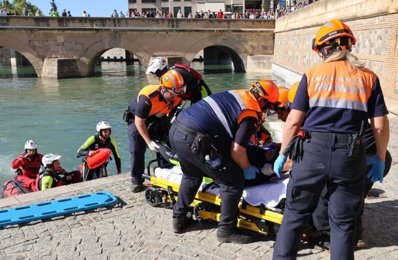Puesta a punto de protocolos en un simulacro de crecida y rescate de personas en el río Genil Simulacro de crecida y rescate de personas en el río Genil. - SUBDELEGACIÓN DEL GOBIERNO EN GRANADA