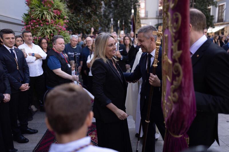 La alcaldesa de Granada entrega la Medalla de Oro de la ciudad a la Hermandad de Nuestro Padre Jesús del Rescate La alcaldesa de Granada entrega la Medalla de Oro de la ciudad a la Hermandad de Nuestro Padre Jesús del Rescate. Imagen: Ayuntamiento de Granada