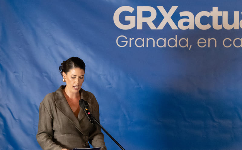 La comunicadora social María Ortíz condujo la gala de presentación oficial de GRXactualidad.