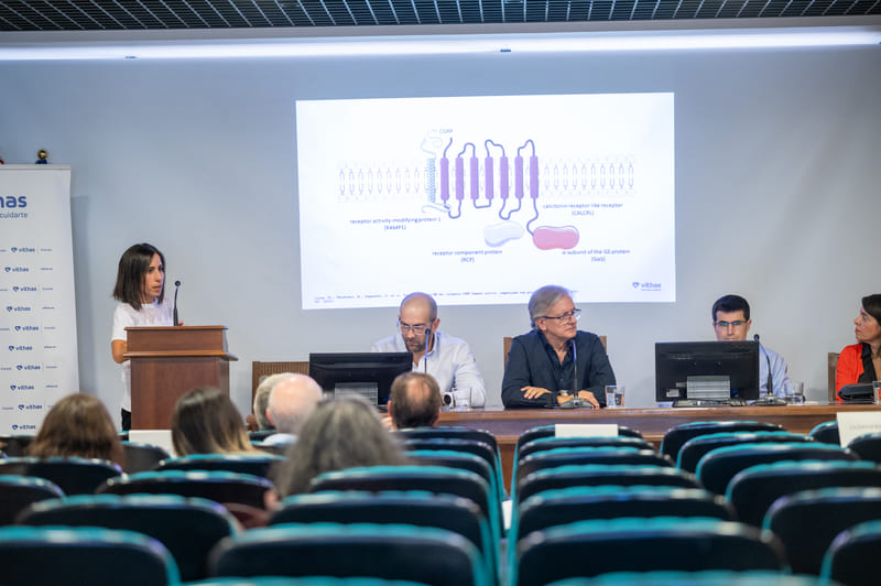 La doctora Jimeno, durante su ponencia. Imagen: Vithas Granada