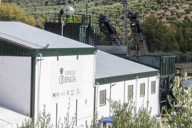 Exterior de la almazara de Conde de Benalúa S.C.A. en Deifontes