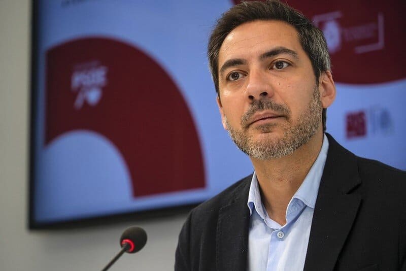El PSOE de Granada pide al Ayuntamiento una comisión especial de participación vecinal y obras El viceportavoz del grupo municipal del PSOE en el Ayuntamiento, Eduardo Castillo - PSOE GRANADA