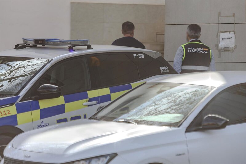 Prorrogado el secreto de la investigación por supuestos amaños en oposiciones de Policía Local Agentes de la Unidad de Delincuencia Económica y Fiscal (Udef) de la Policía Nacional en las dependencias de la Policía Local de Granada el pasado 18 de febrero - Álex Cámara - Europa Press - Archivo